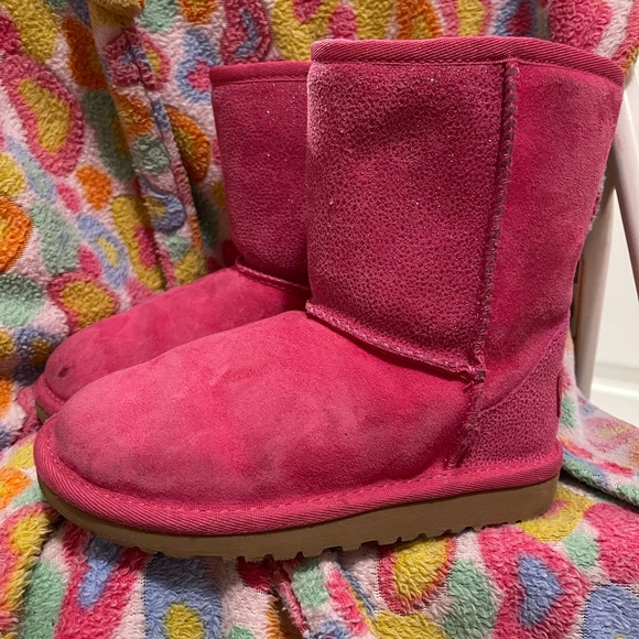 - UGGS - Picture 6 of 7